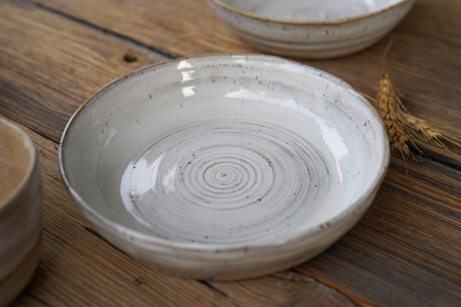 handgetöpferte sehr edle Keramik Pasta Bowl  - creme weiß melliert